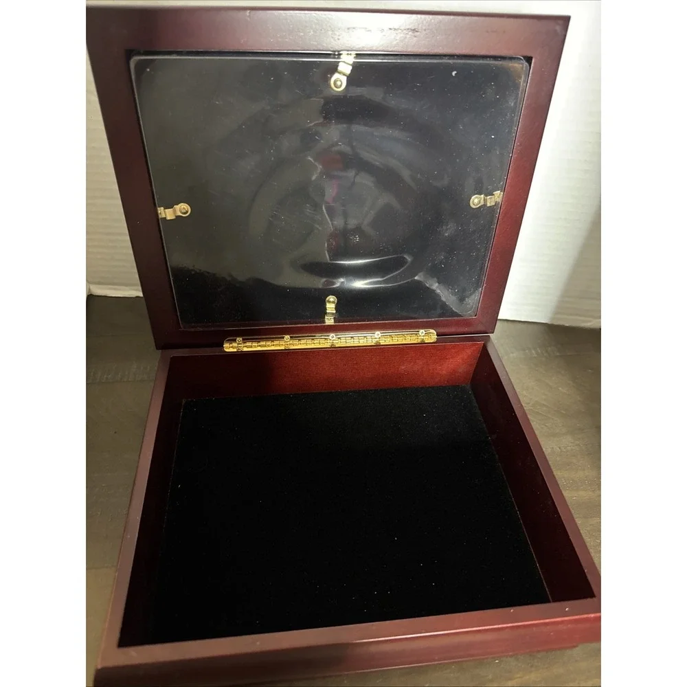 Vintage Elizabeth Arden Wooden Jewelry Box / Photo Box 3.5x5.5
